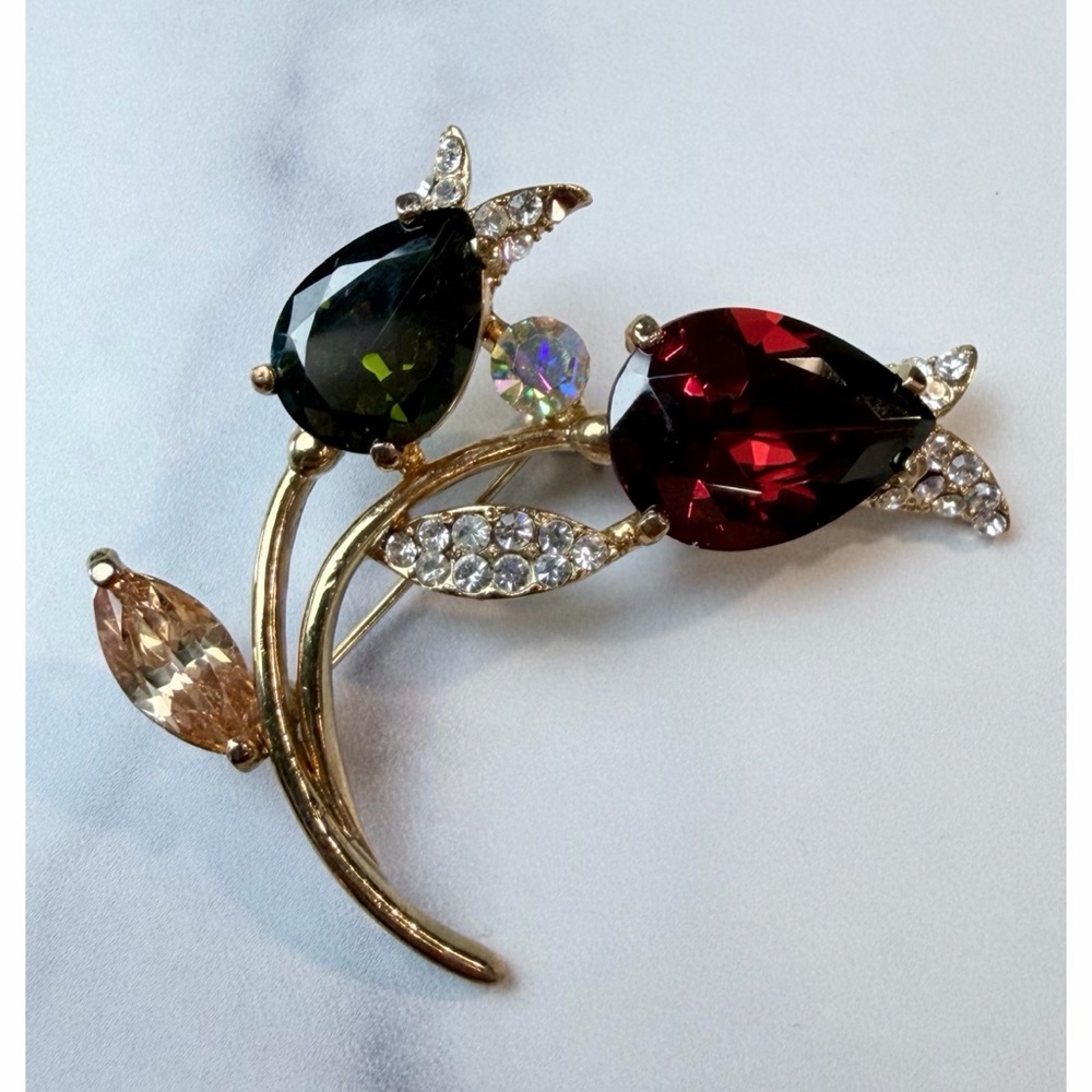 (VTG) Red/Green Rhinestone Gold-Tone Floral Brooch - Picture 4 of 13